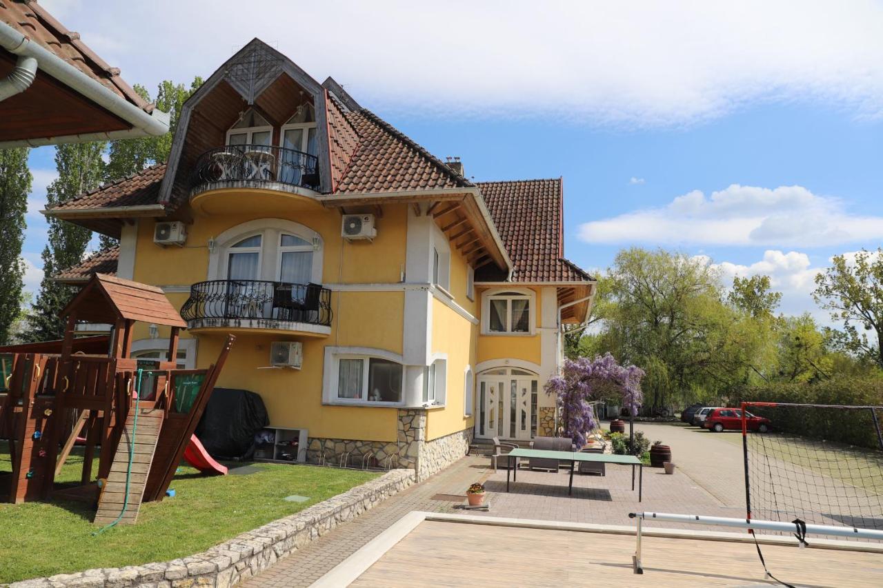 Jade Panzio Bed & Breakfast Balatonföldvár Екстериор снимка