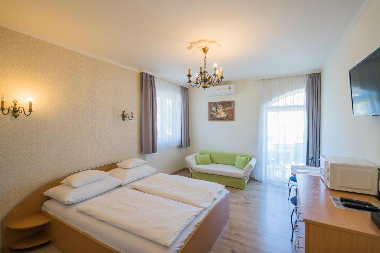 Jade Panzio Bed & Breakfast Balatonföldvár Екстериор снимка