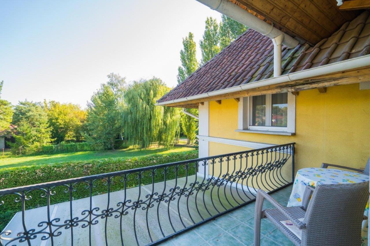 Jade Panzio Bed & Breakfast Balatonföldvár Екстериор снимка